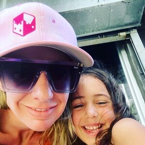 Quay hindsight polarized sunglasses New with case. Put on just now for pic